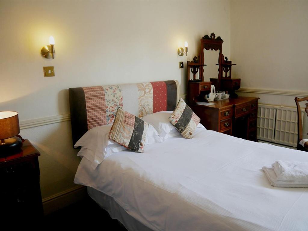 Hotel The White Hart Whitchurch  Zewnętrze zdjęcie