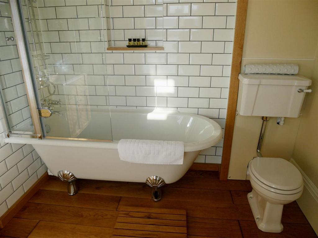 Hotel The White Hart Whitchurch  Zewnętrze zdjęcie